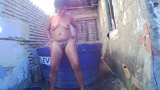 ���ੋਣ &#039; ਤੇ ਮੇਰੇ ਪੂਲ ਵਿਚ ਨਗਨ