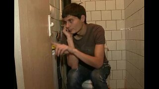 Játszik nagy fasz a fiú