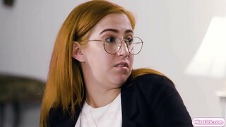 Karšta blondinė ir jos busty nusikaltimų partnerį planuojate savo kitą didelis tikslas.Staiga,jos probacijos pareigūnas atvyksta ir ištirti jos partneris.Jie veikia kaip pora ir įrodyti, kad jis pareigūnui.Jie pradėti, bučiavosi ir lyžis vieni kitų pūlingas.